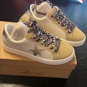 Little girls Vintage Havanna sneakers - White and Tan with silver star